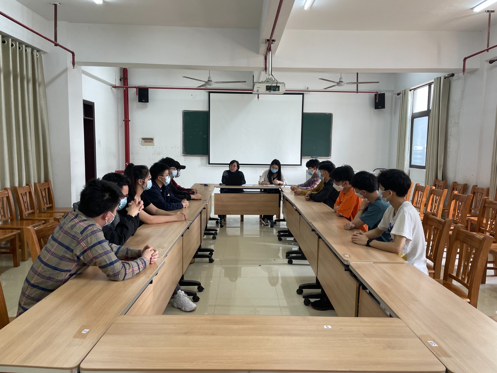 《粤嵌教育》广西机电职业技术学院人工智能产业学院“学生课堂教学管理研讨会”